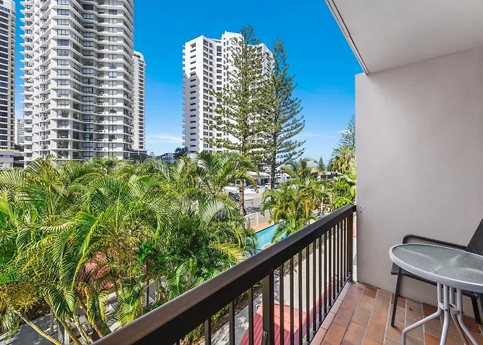 Surfers Paradise- Meters From The Beach!