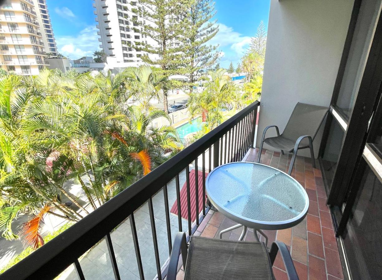Surfers Paradise- Meters From The Beach! * Gold Coast