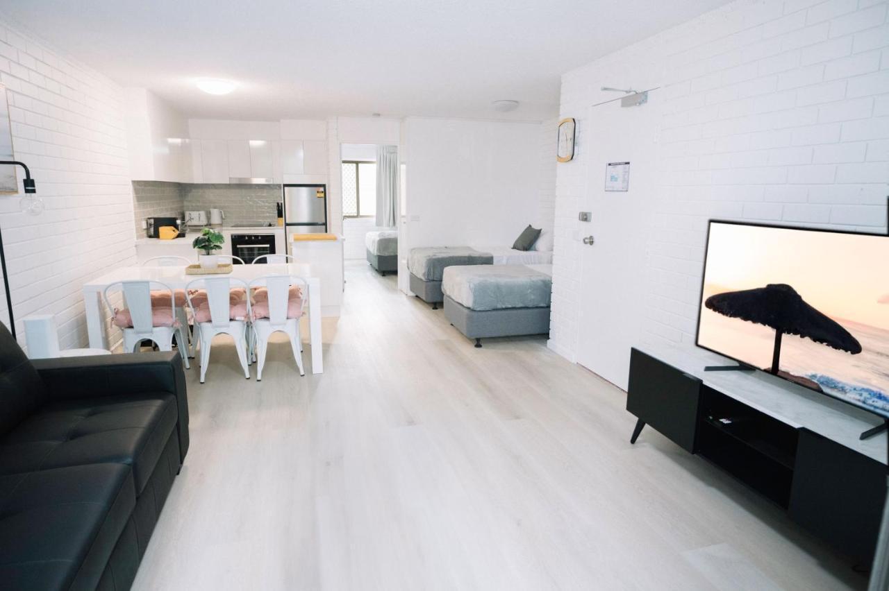 Surfers Paradise- Meters From The Beach! * Gold Coast