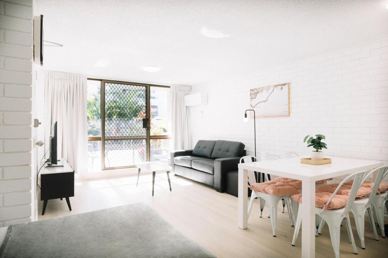 Apartment Surfers Paradise- Meters From The Beach! Gold Coast