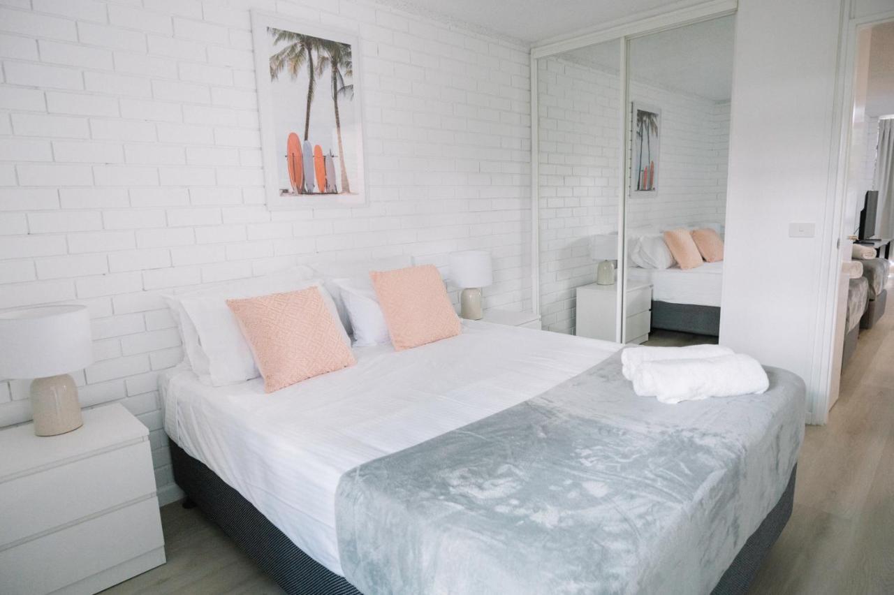 Surfers Paradise- Meters From The Beach! Apartment *