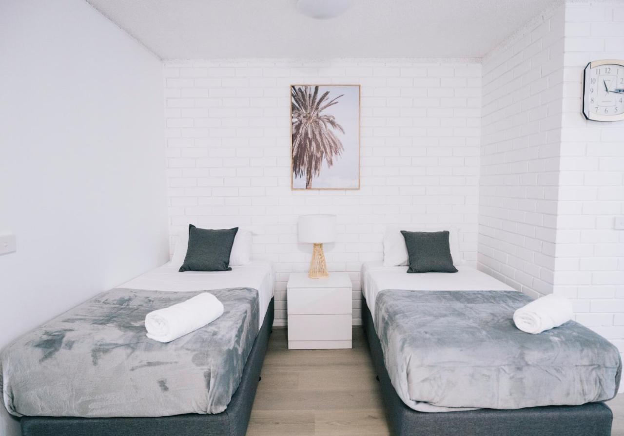 Surfers Paradise- Meters From The Beach! Apartment Gold Coast