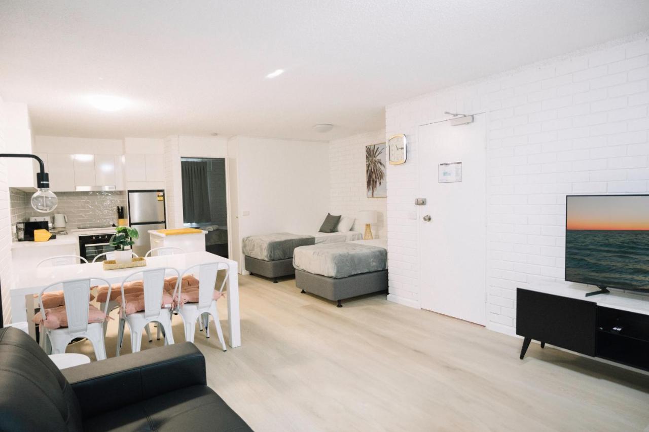Surfers Paradise- Meters From The Beach! Gold Coast