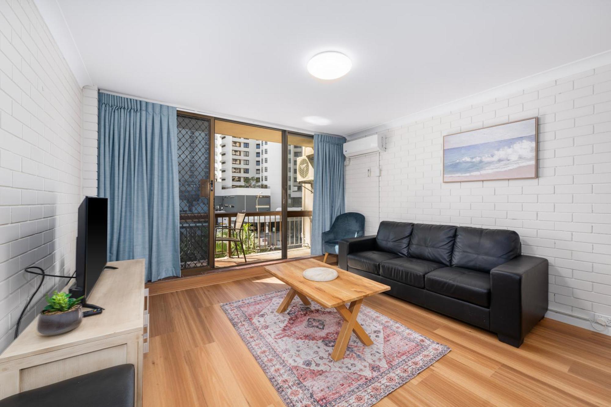 Surfers Paradise- Meters From The Beach! Apartment