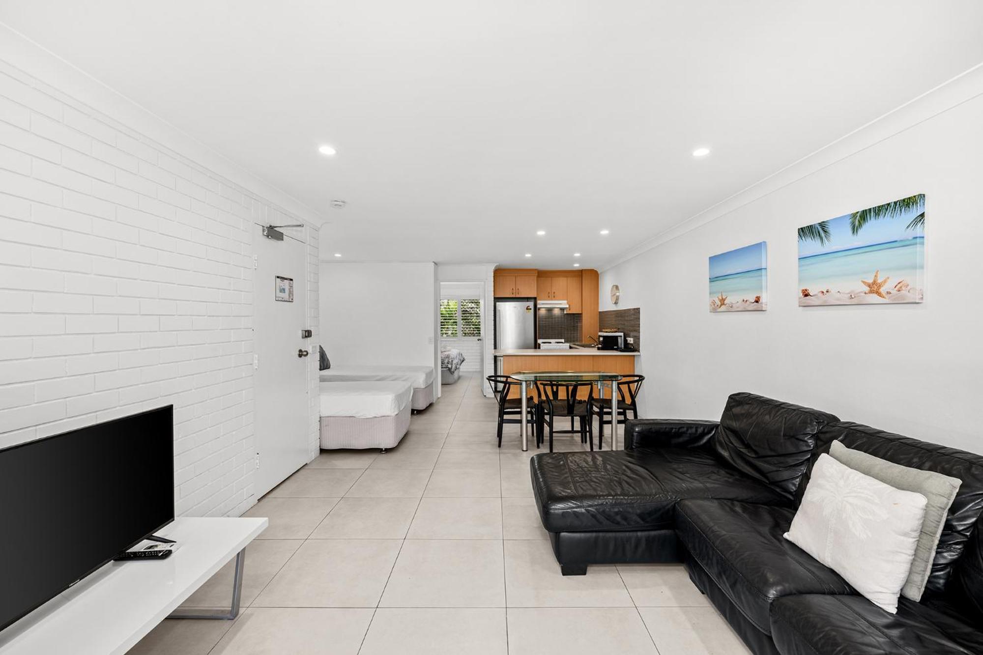 Surfers Paradise- Meters From The Beach! Apartment