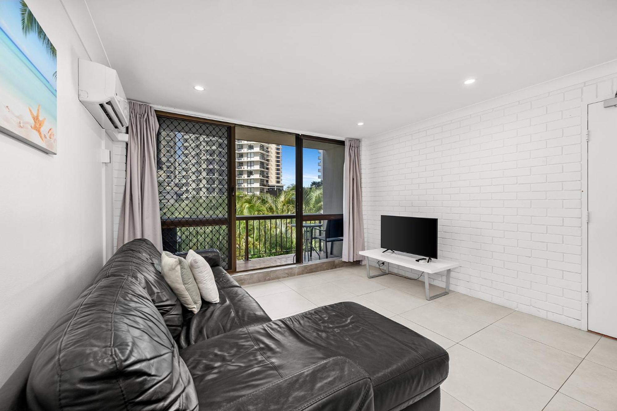 Apartment Surfers Paradise- Meters From The Beach! *