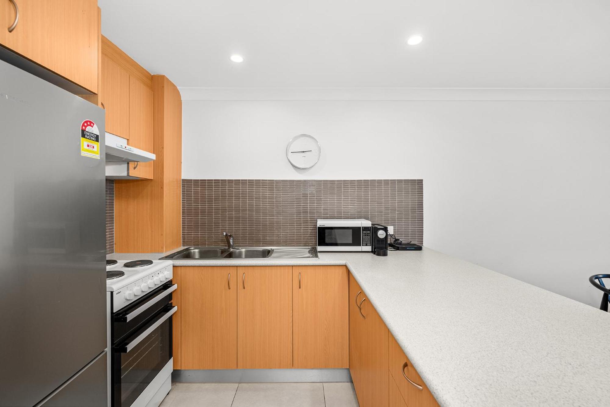 Surfers Paradise- Meters From The Beach! *