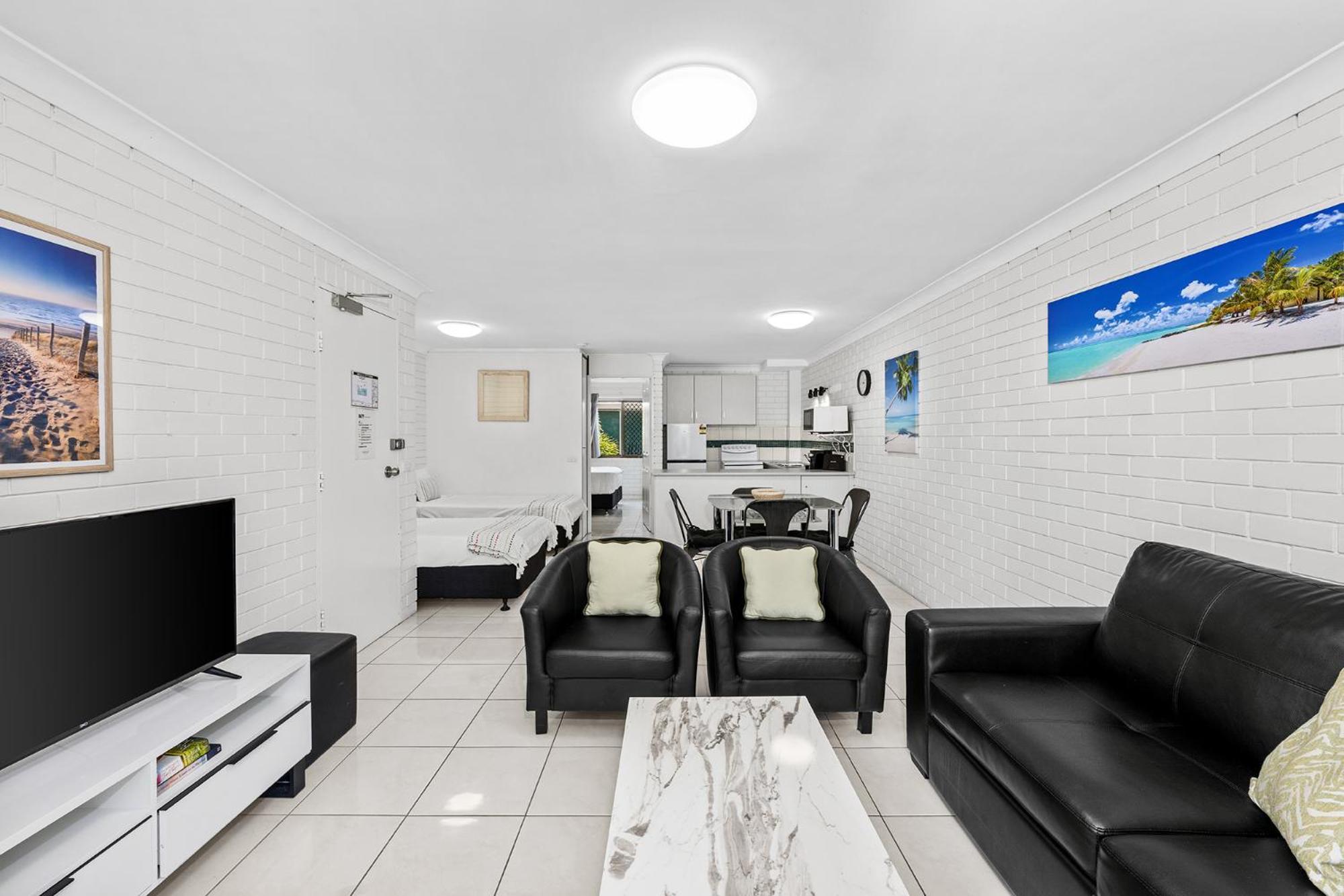 Surfers Paradise- Meters From The Beach! Apartment
