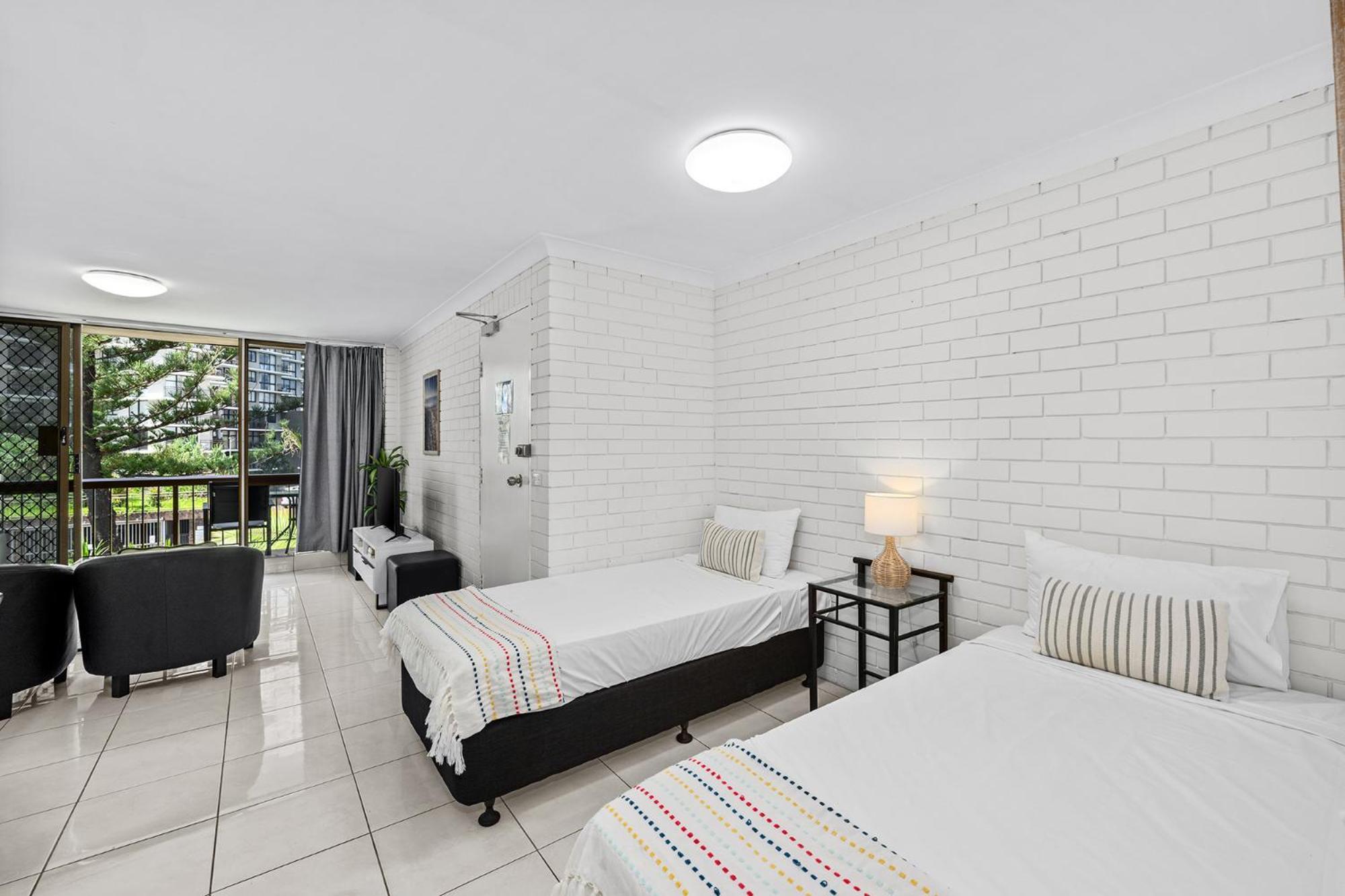 Apartment Surfers Paradise- Meters From The Beach!