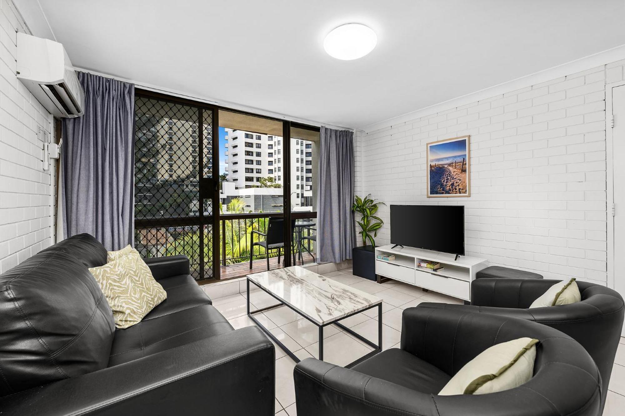 Apartment Surfers Paradise- Meters From The Beach! *