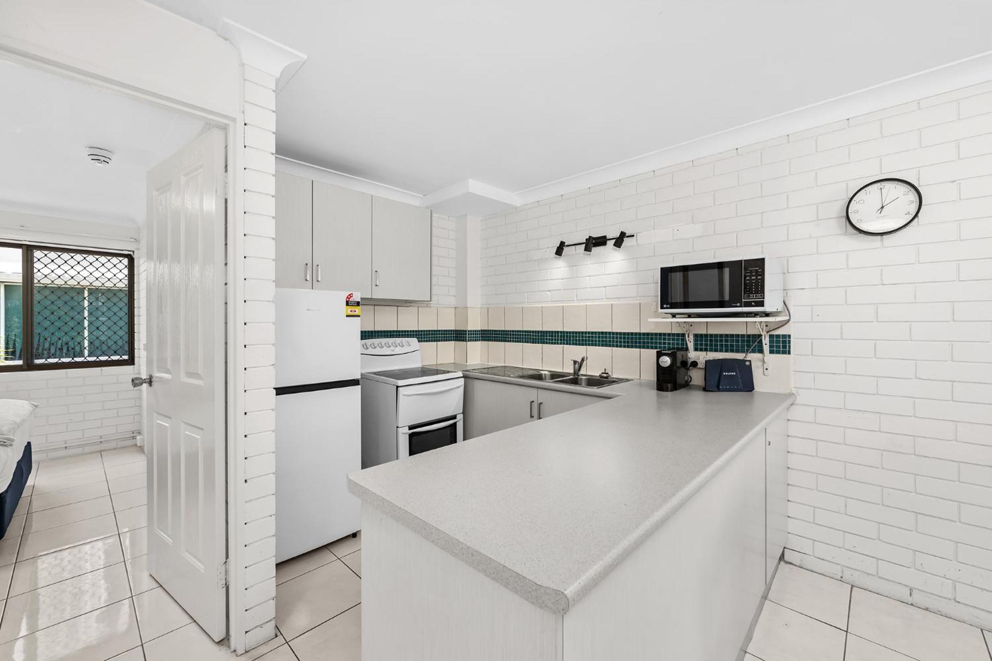 Surfers Paradise- Meters From The Beach! *