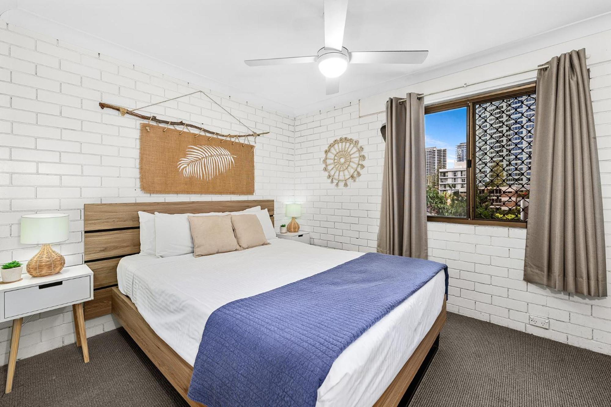 Surfers Paradise- Meters From The Beach! Apartment