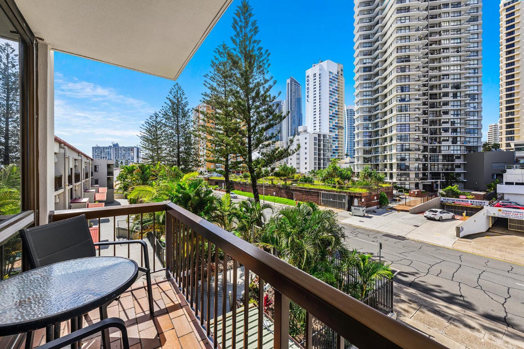 Apartment Surfers Paradise- Meters From The Beach! *