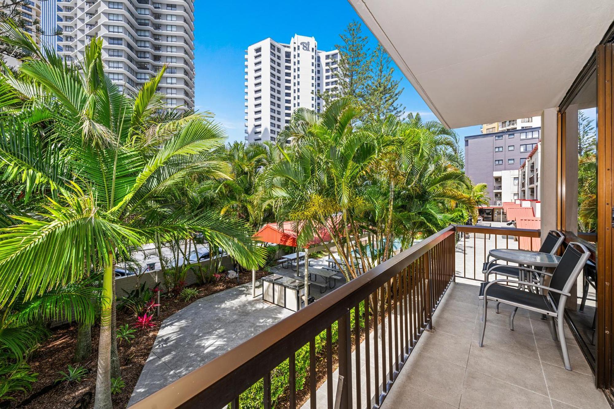 Surfers Paradise- Meters From The Beach! Apartment