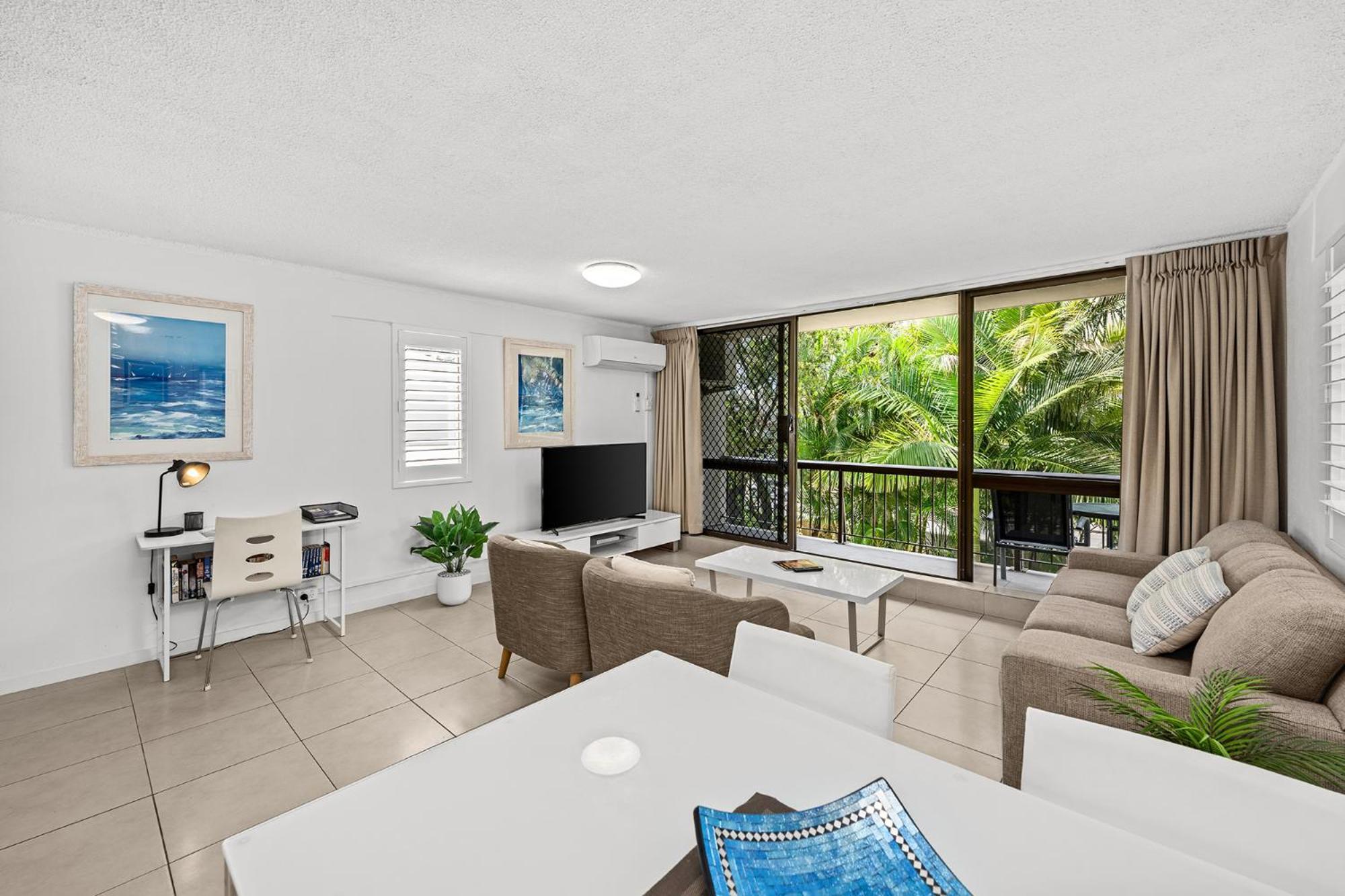 Apartment Surfers Paradise- Meters From The Beach!
