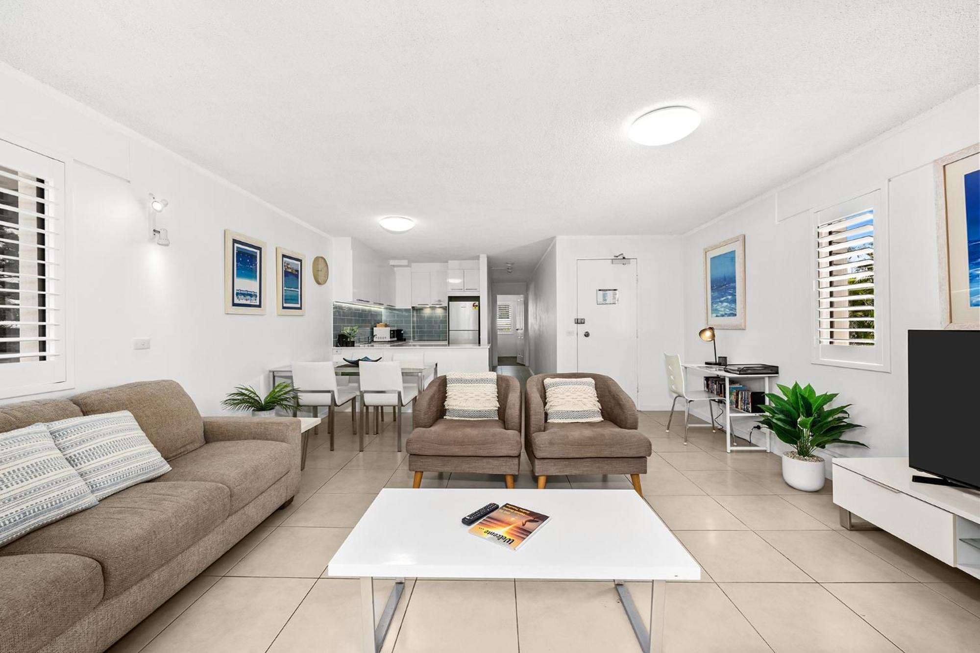 Apartment Surfers Paradise- Meters From The Beach!